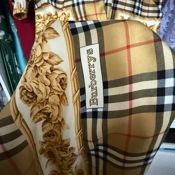 Beautiful Burberry plaid jumpsuit - Picture 11 of 17